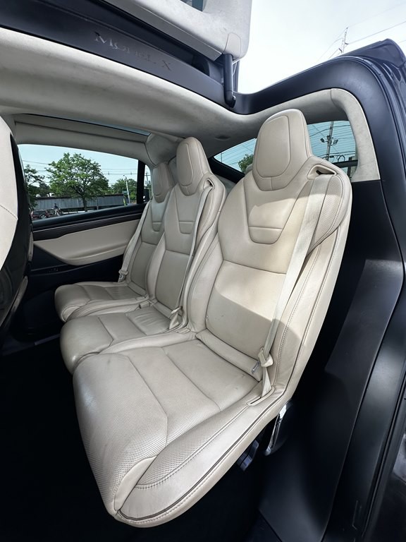 2016 Tesla Model X Image 14