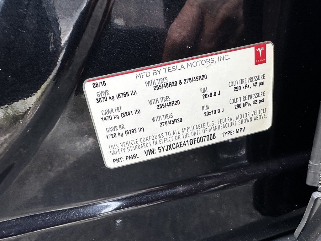 2016 Tesla Model X Image 16
