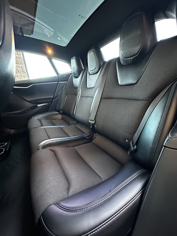 2017 Tesla Model S Image 16