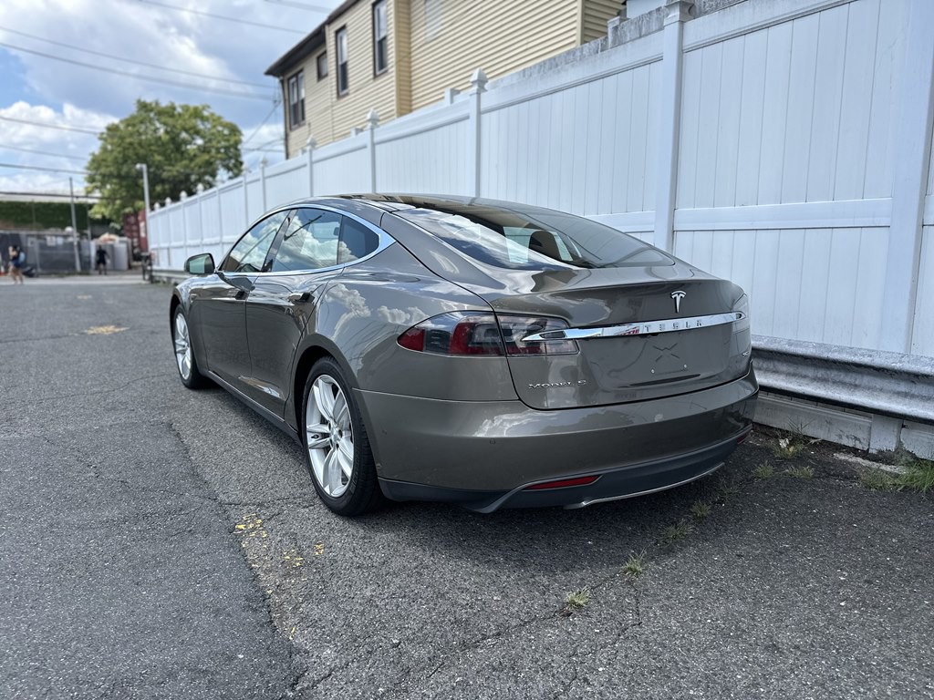 2016 Tesla Model S Image 5