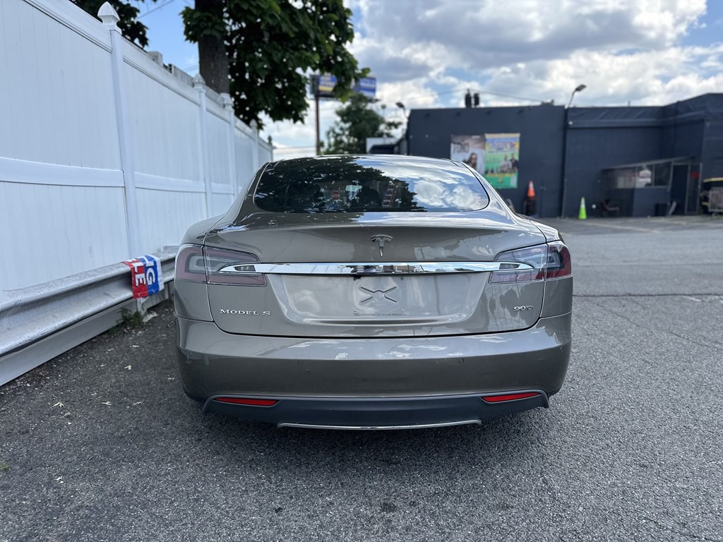 2016 Tesla Model S Image 6
