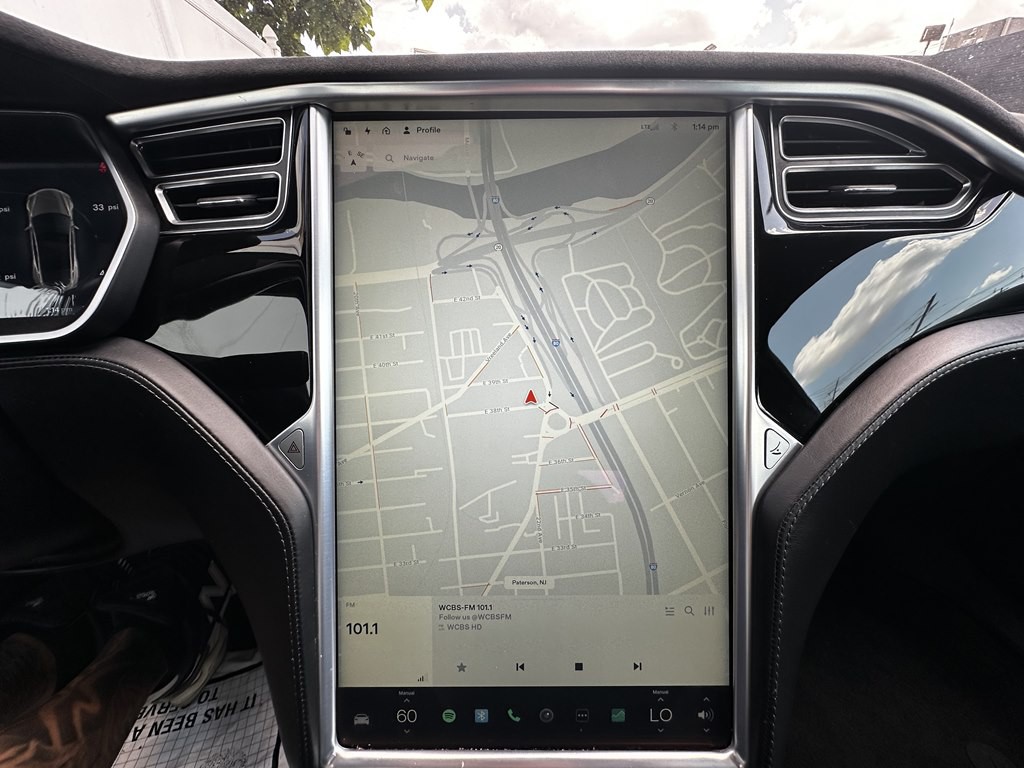 2016 Tesla Model S Image 12