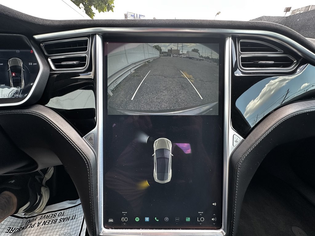2016 Tesla Model S Image 13
