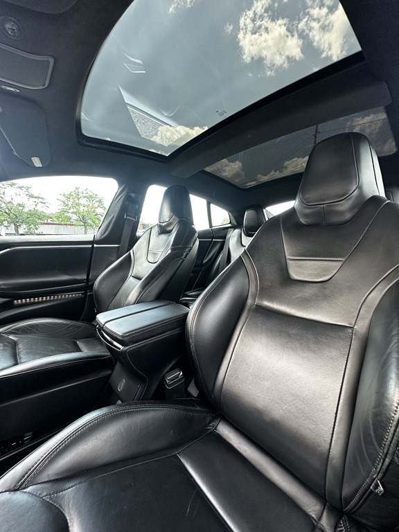 2016 Tesla Model S Image 14