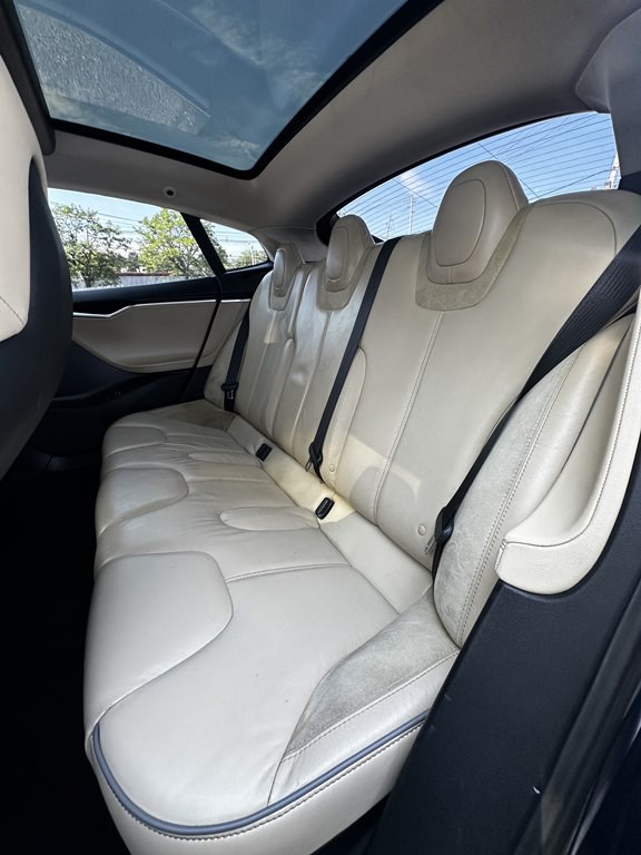 2014 Tesla Model S Image 11