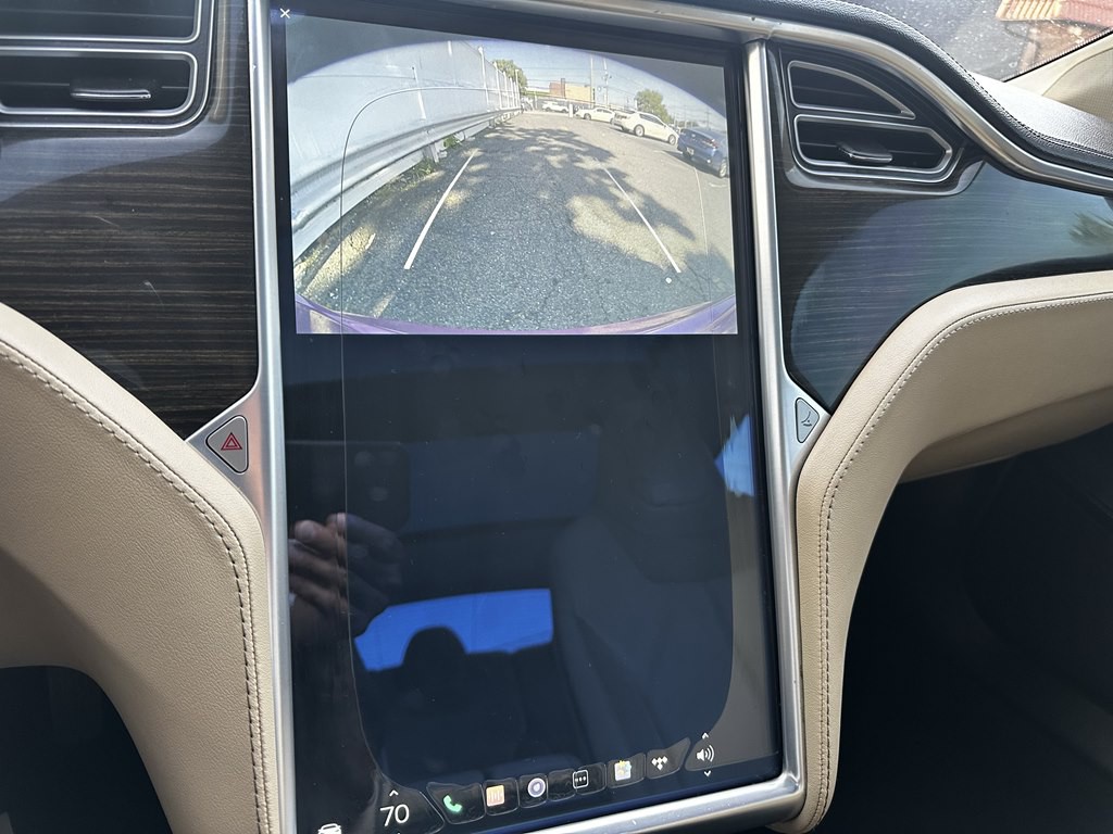 2014 Tesla Model S Image 14