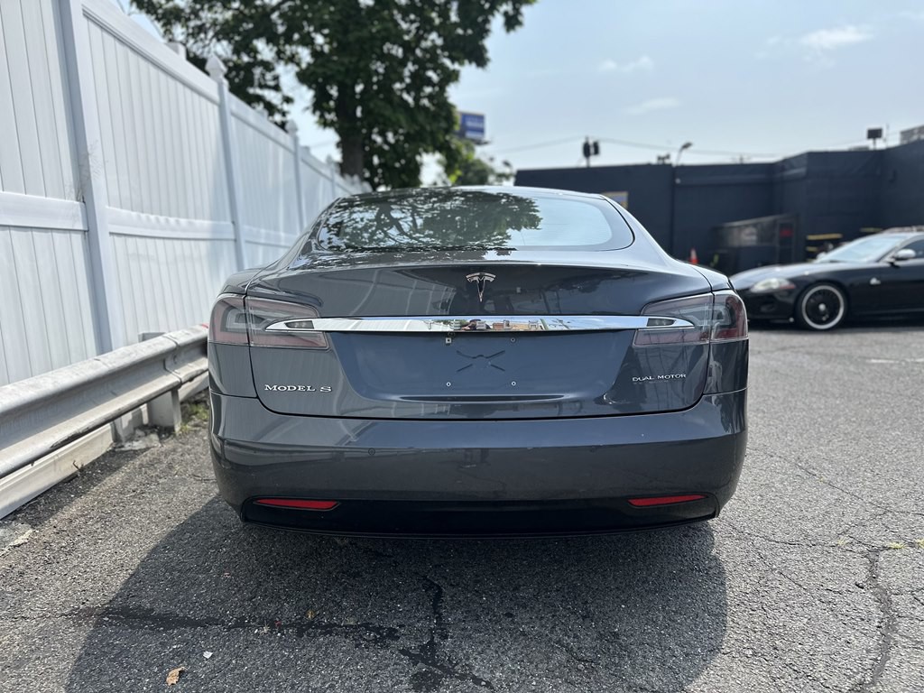 2016 Tesla Model S Image 6