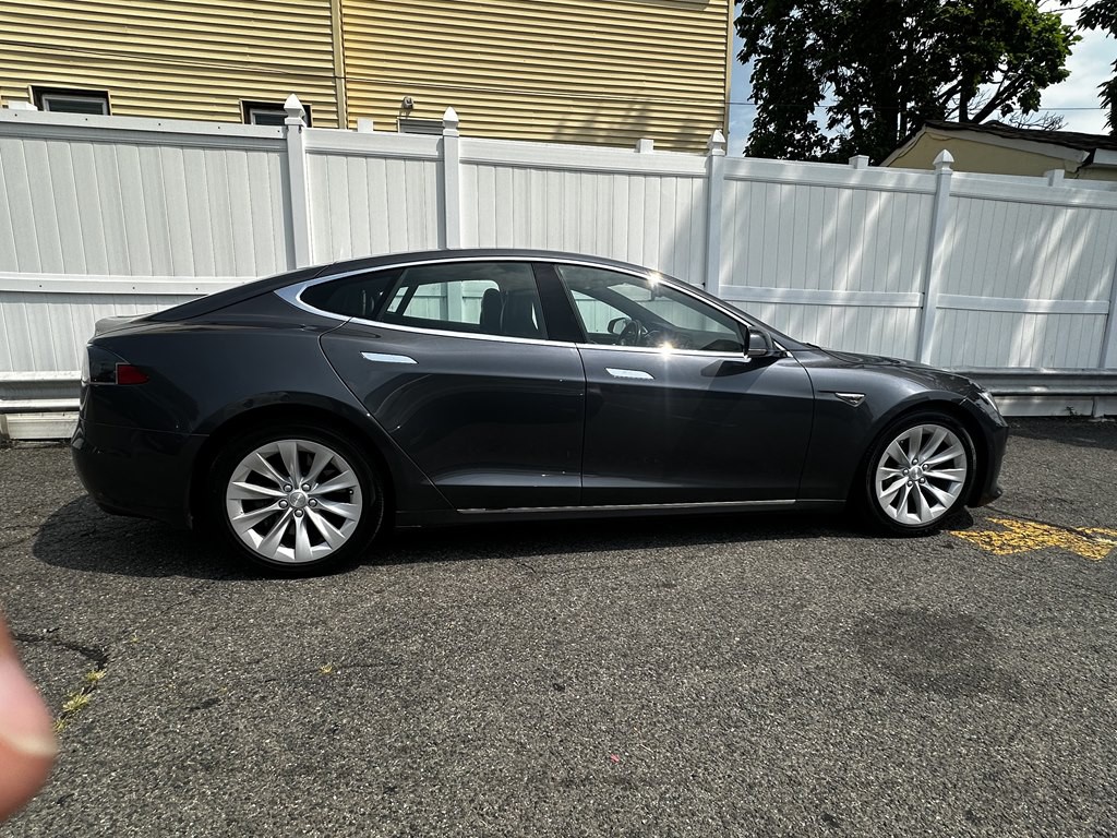 2016 Tesla Model S Image 8