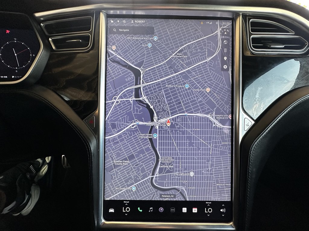 2016 Tesla Model S Image 12