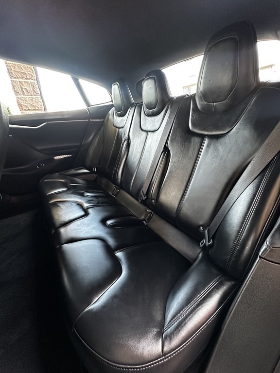 2016 Tesla Model S Image 15