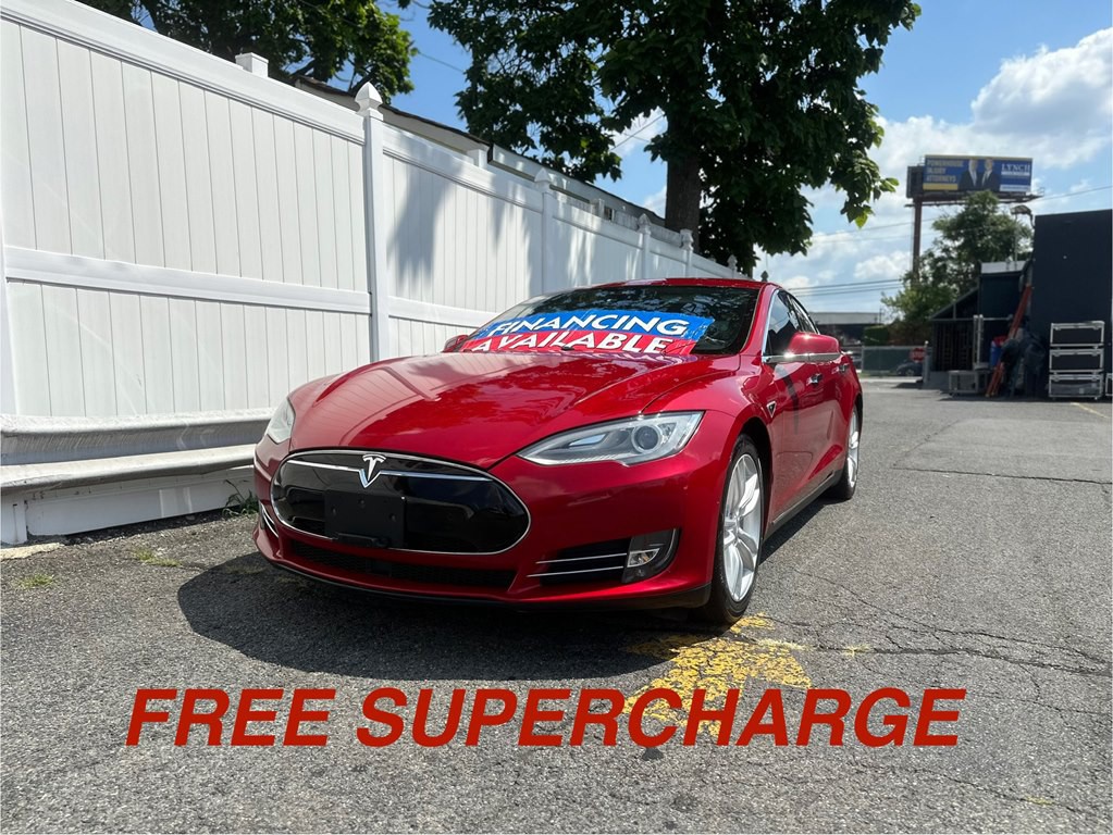2015 Tesla Model S Image 1