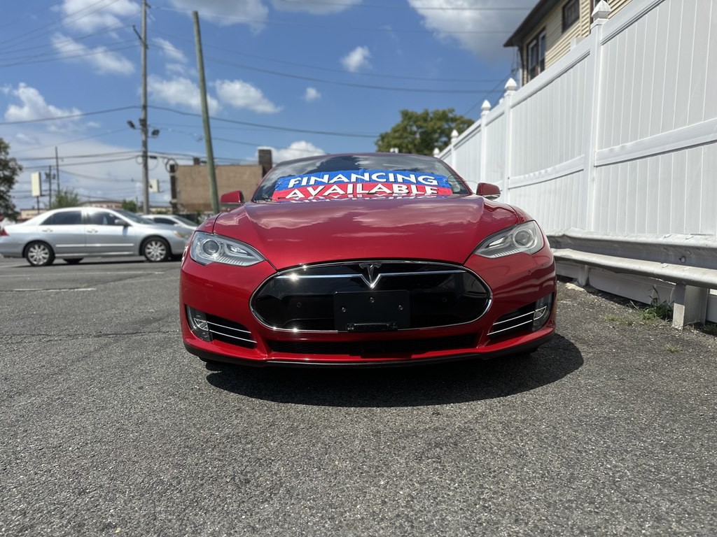 2015 Tesla Model S Image 2