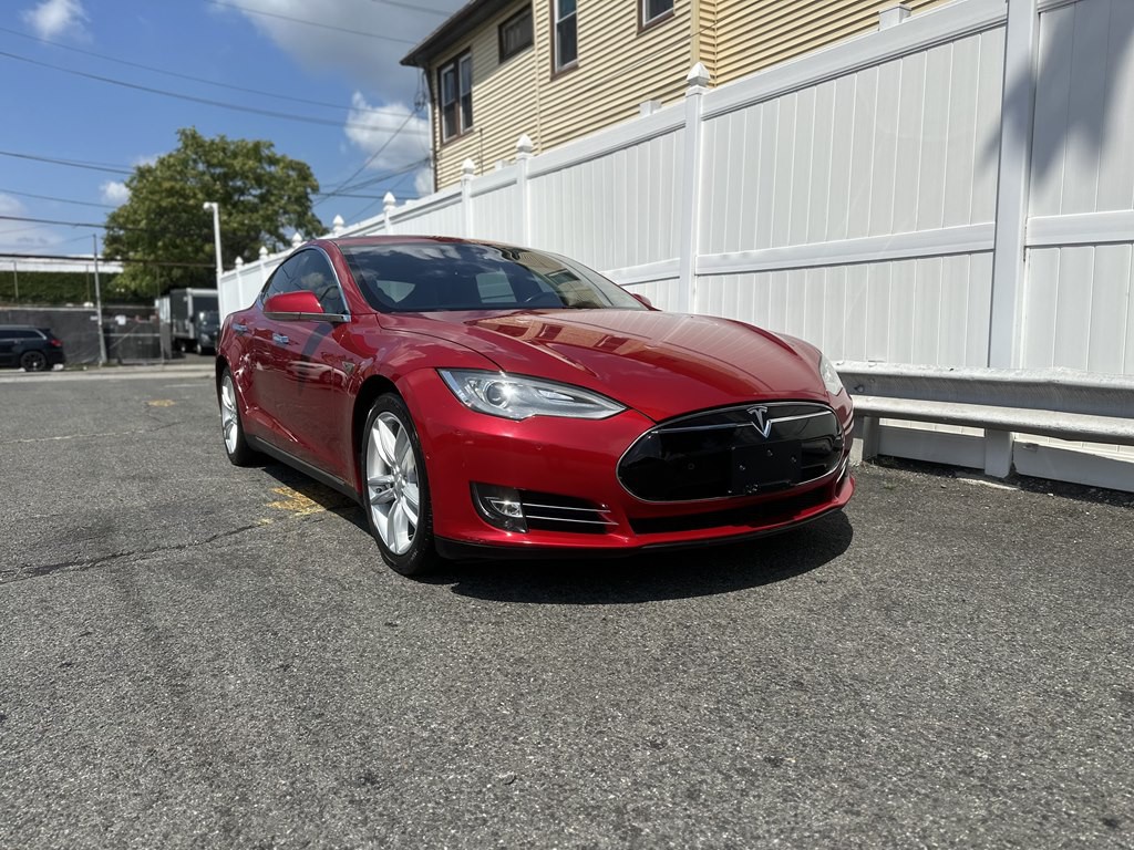 2015 Tesla Model S Image 3