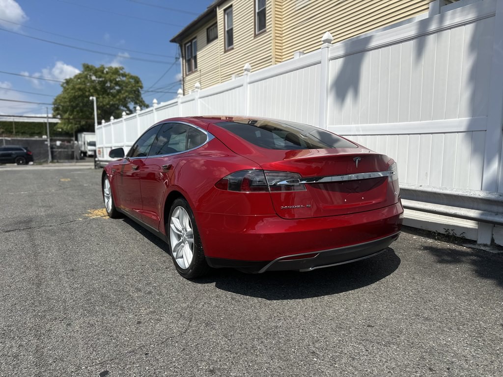 2015 Tesla Model S Image 5