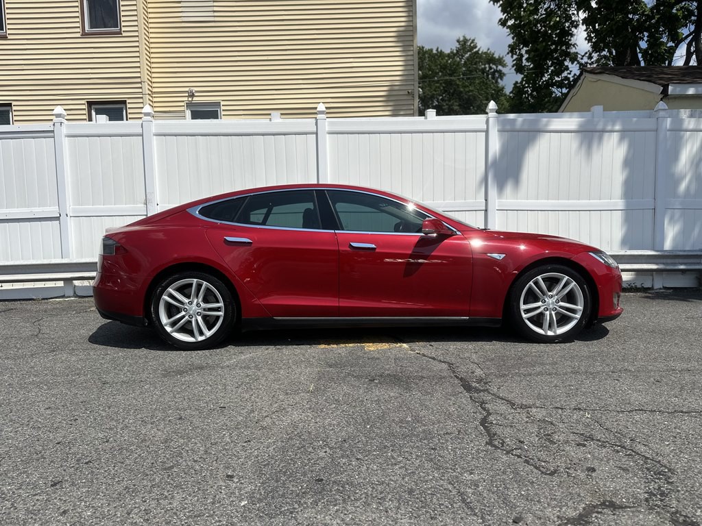 2015 Tesla Model S Image 8