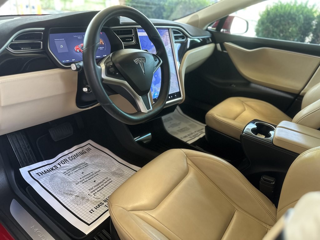 2015 Tesla Model S Image 10