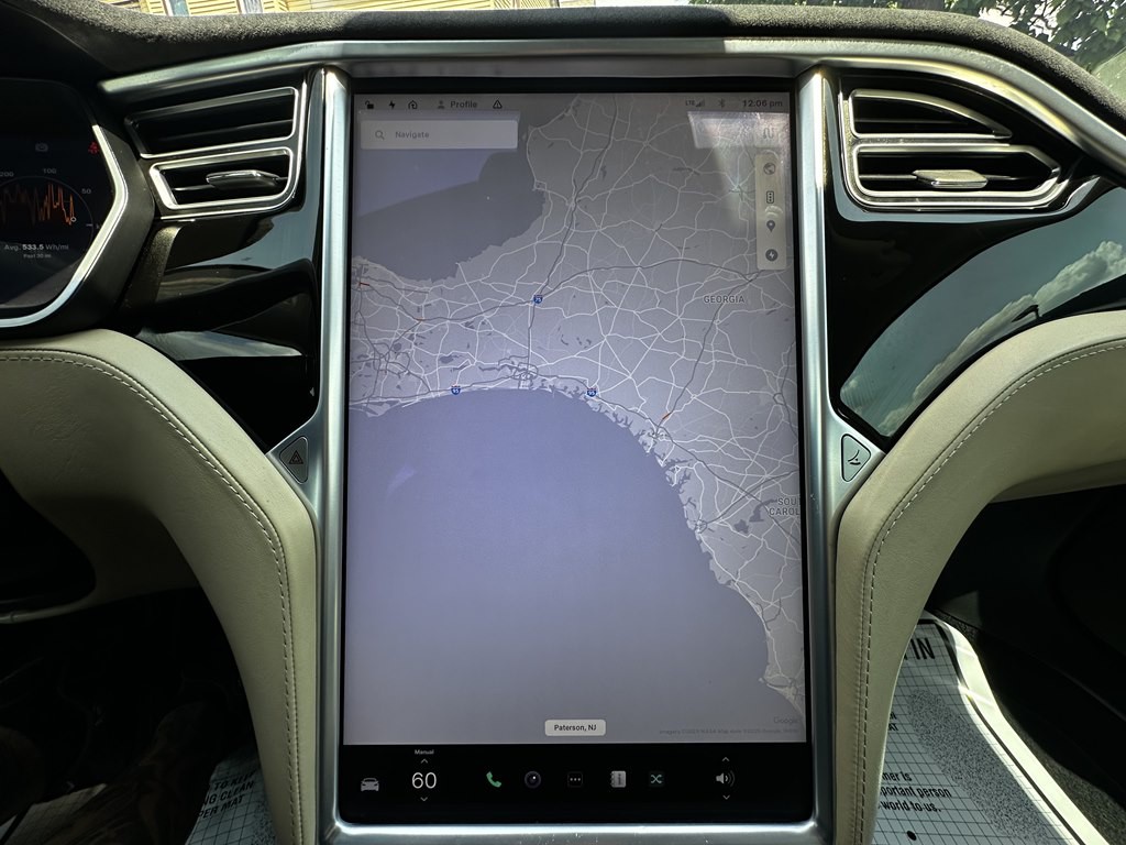 2015 Tesla Model S Image 12
