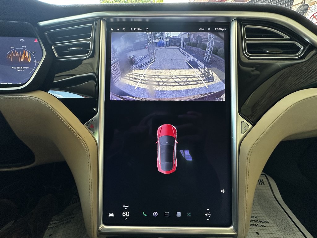 2015 Tesla Model S Image 13
