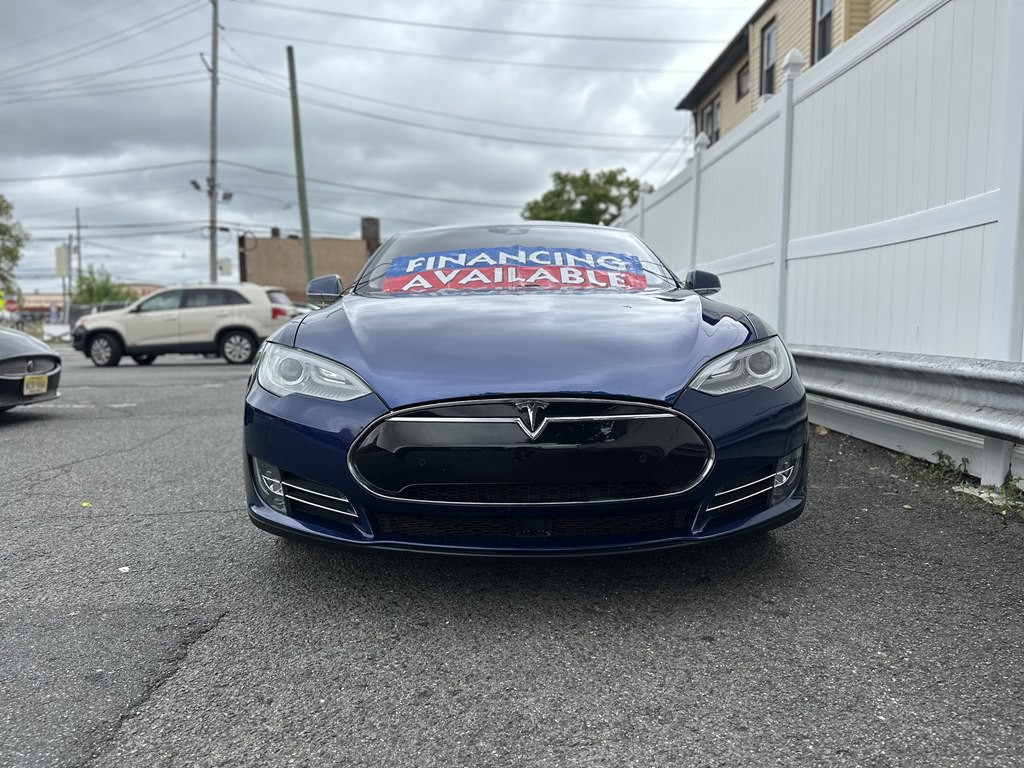 2015 Tesla Model S Image 2