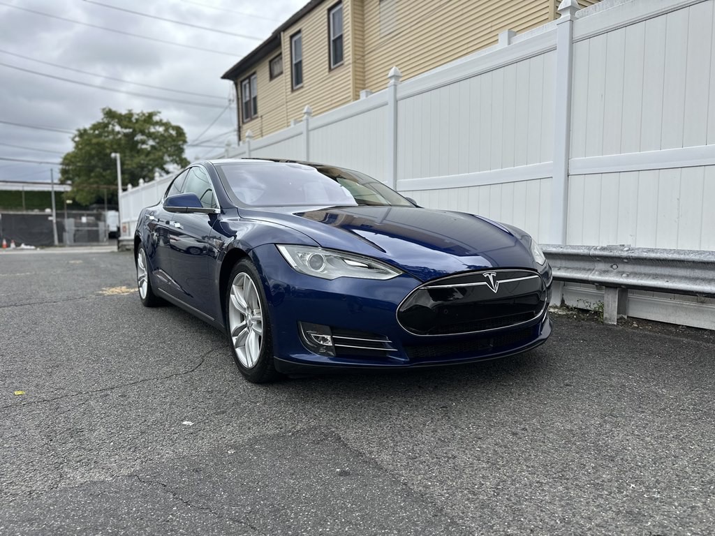 2015 Tesla Model S Image 3