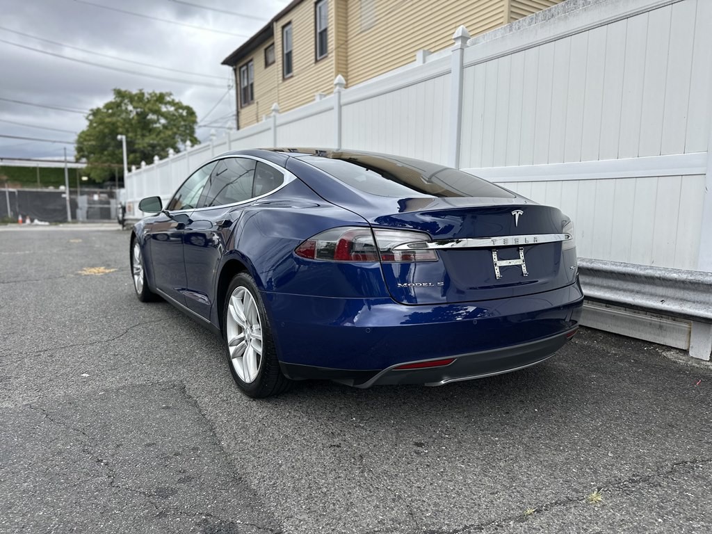 2015 Tesla Model S Image 5