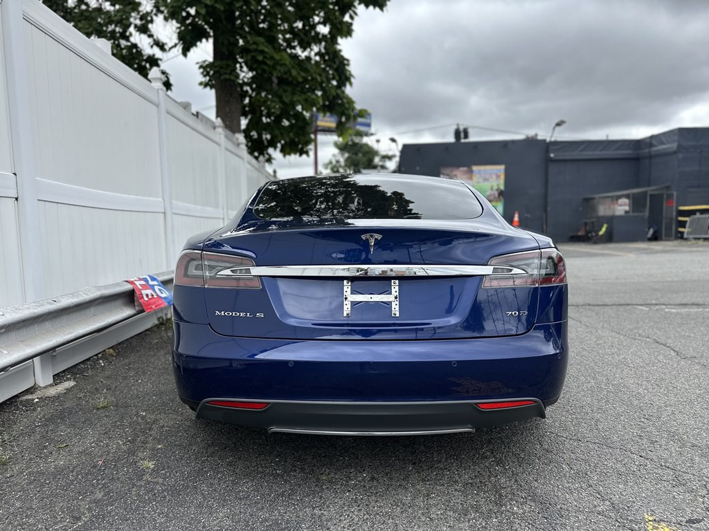 2015 Tesla Model S Image 6