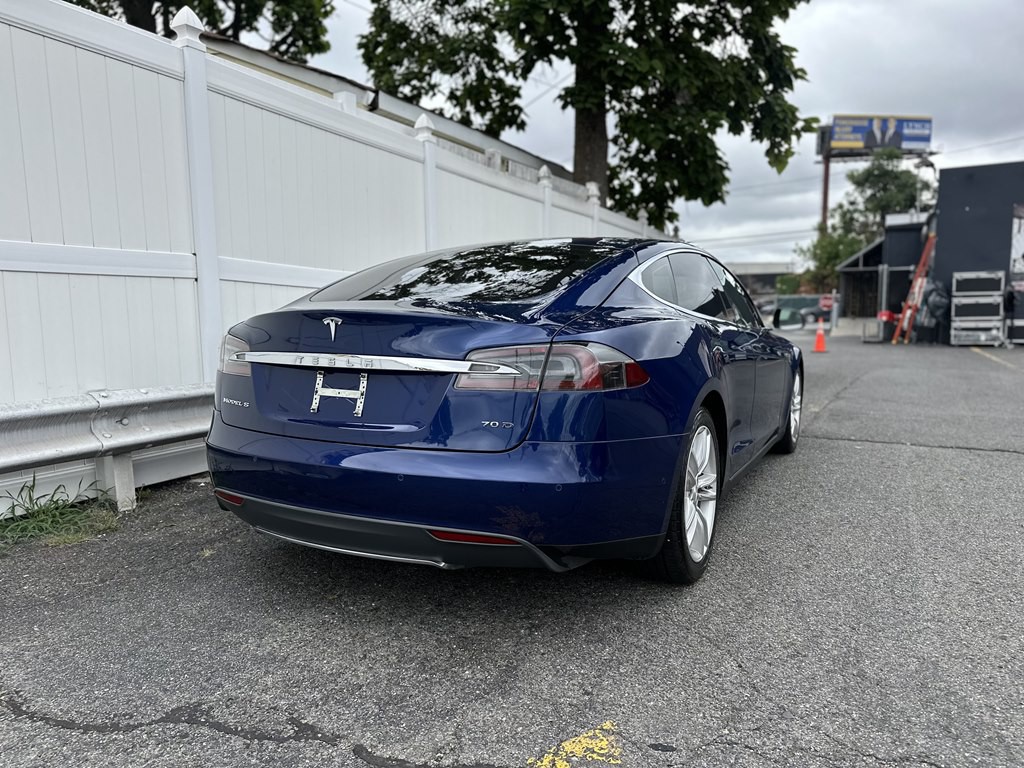 2015 Tesla Model S Image 7