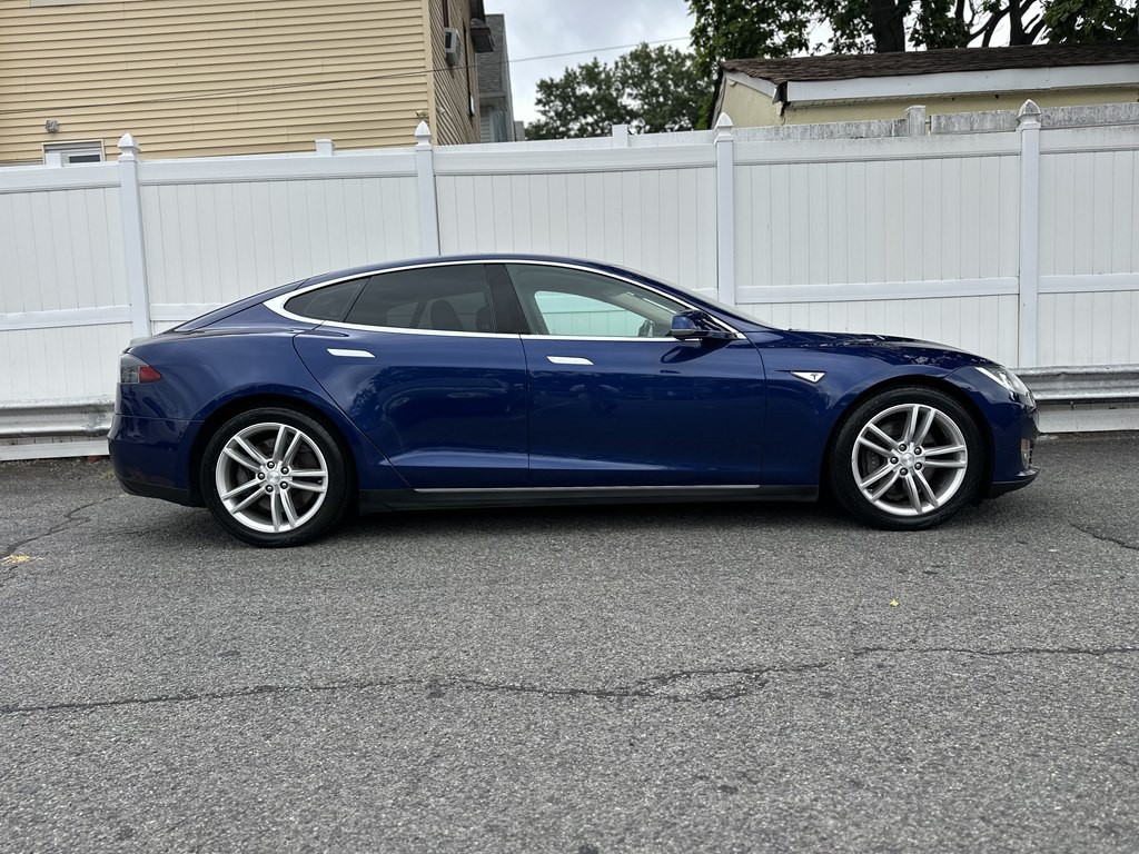 2015 Tesla Model S Image 8