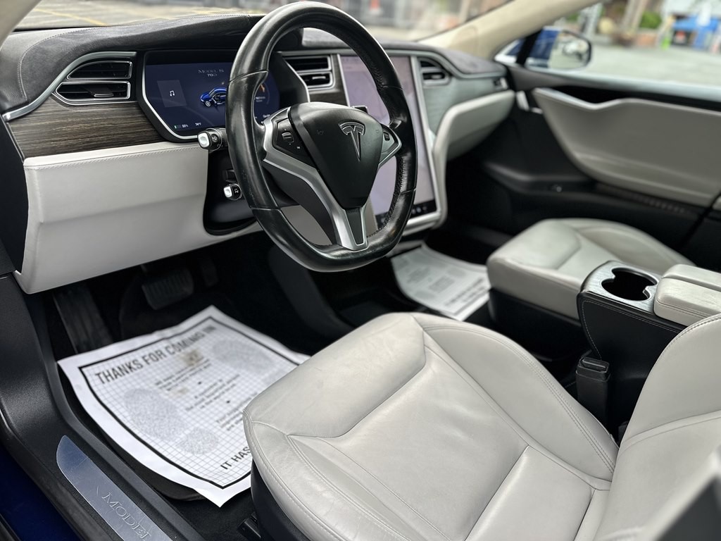 2015 Tesla Model S Image 10