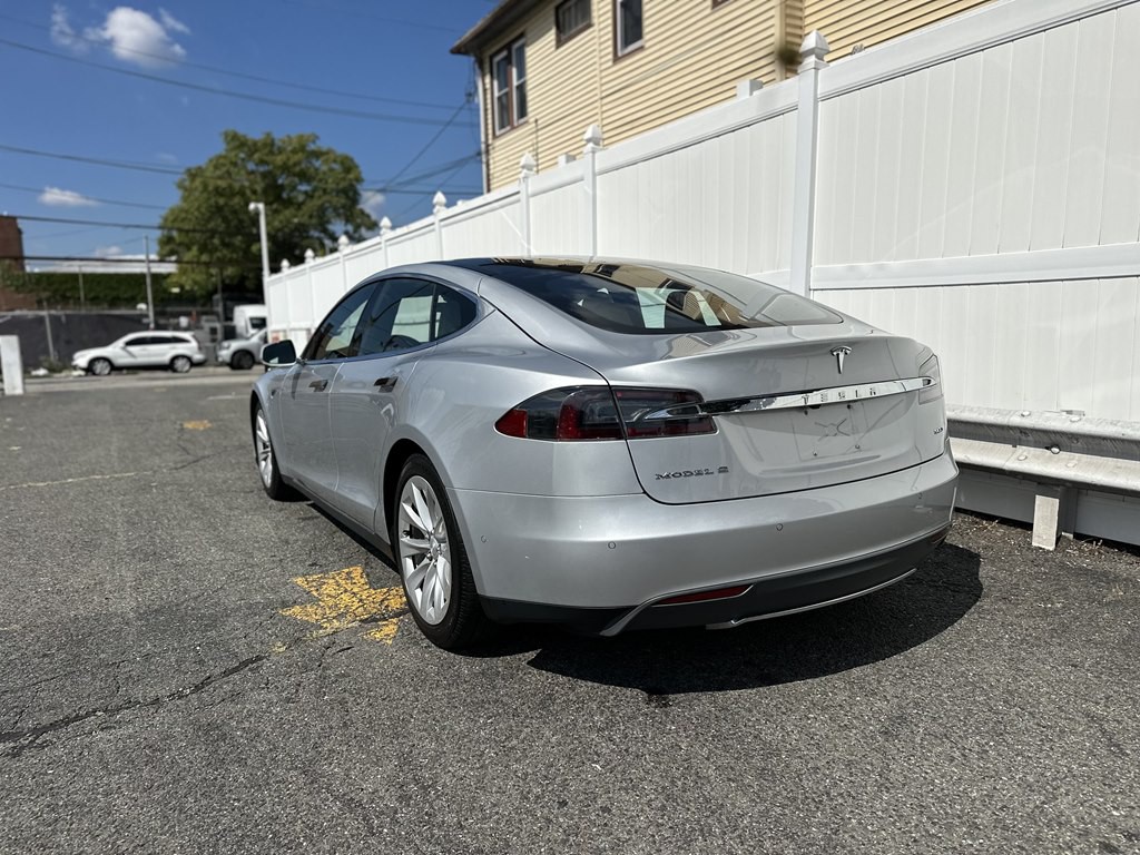 2016 Tesla Model S Image 5