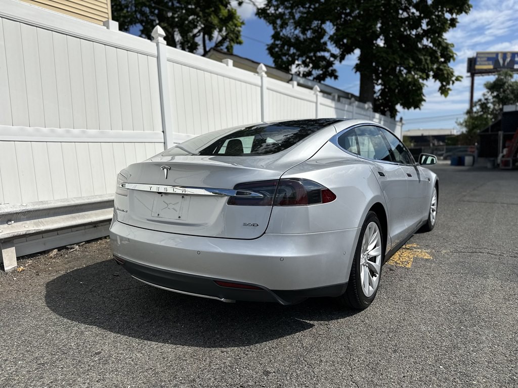 2016 Tesla Model S Image 7