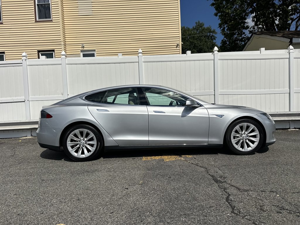 2016 Tesla Model S Image 8