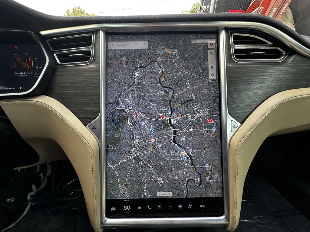2016 Tesla Model S Image 12