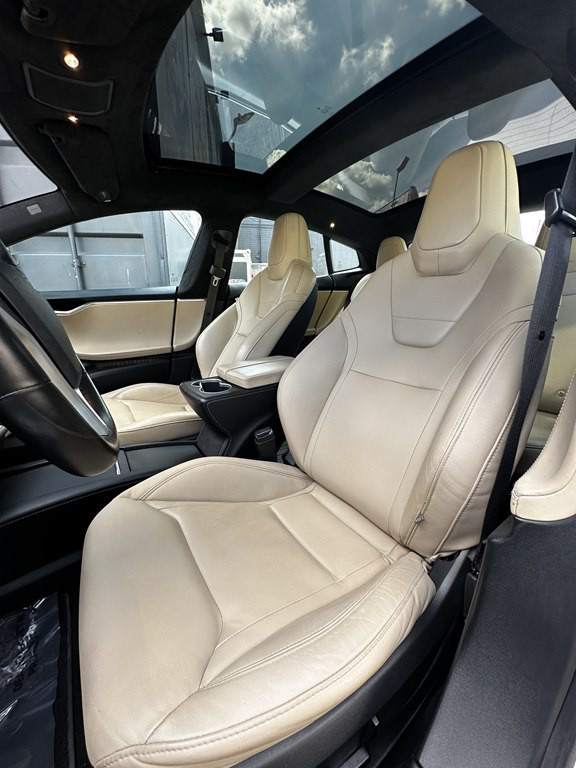 2016 Tesla Model S Image 14