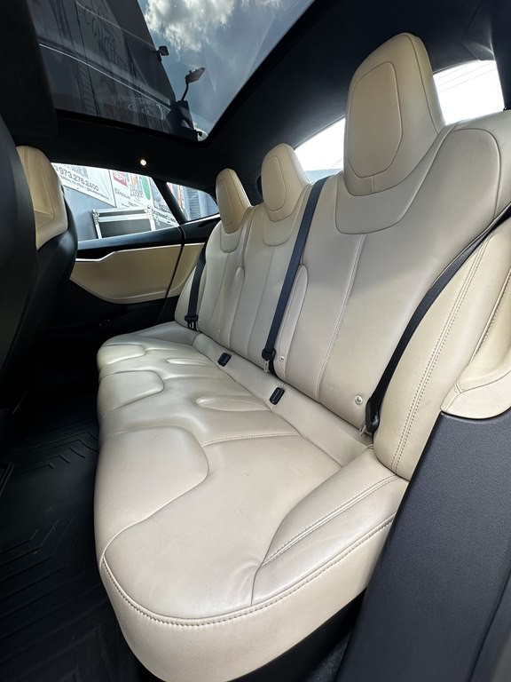 2016 Tesla Model S Image 15