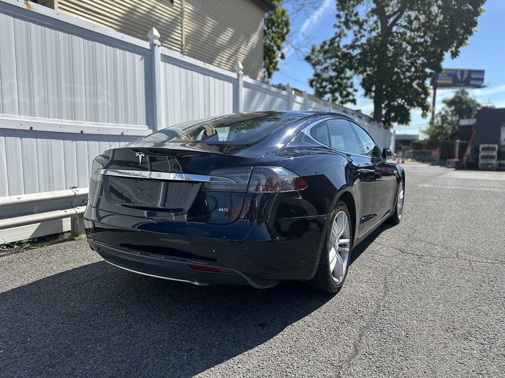 2014 Tesla Model S Image 7