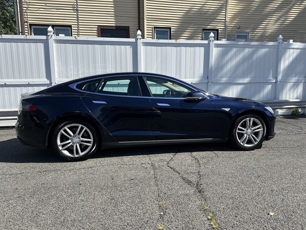 2014 Tesla Model S Image 8