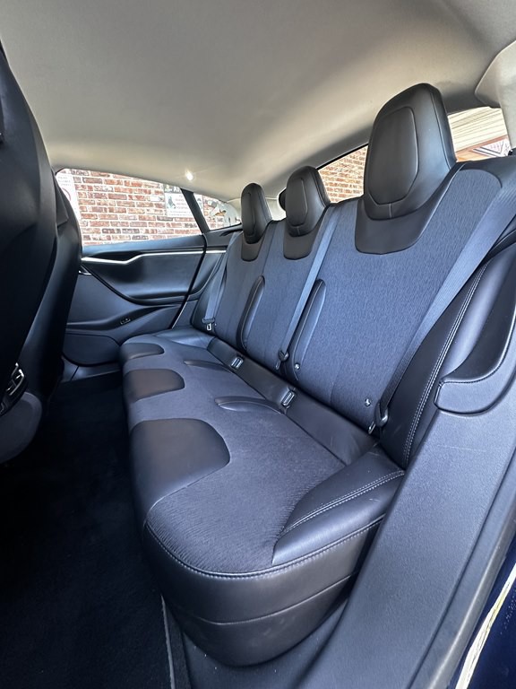 2014 Tesla Model S Image 14