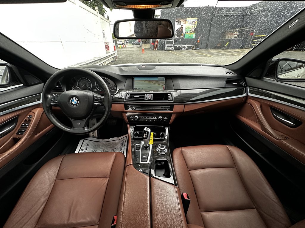 2013 BMW 5 Series Image 9