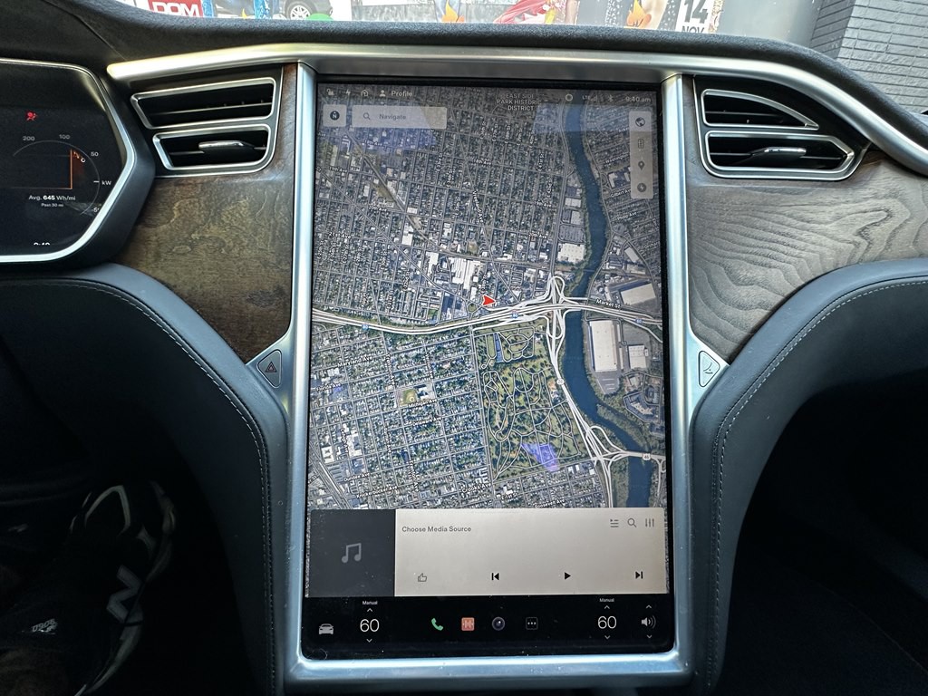 2017 Tesla Model S Image 12