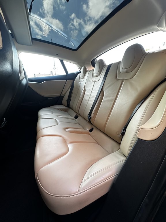 2013 Tesla Model S Image 15