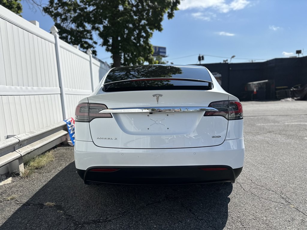 2016 Tesla Model X Image 6