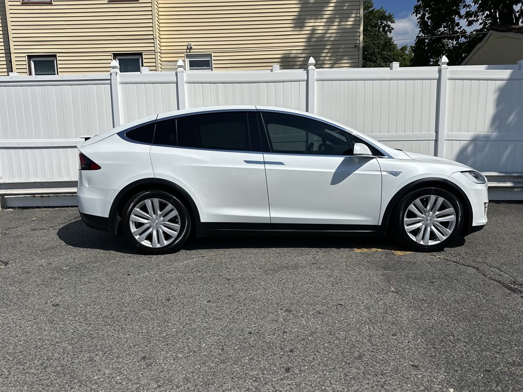 2016 Tesla Model X Image 8