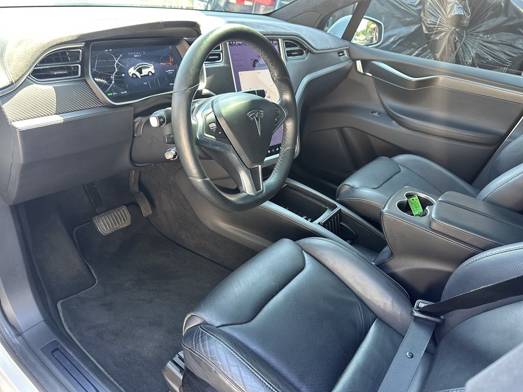 2016 Tesla Model X Image 10