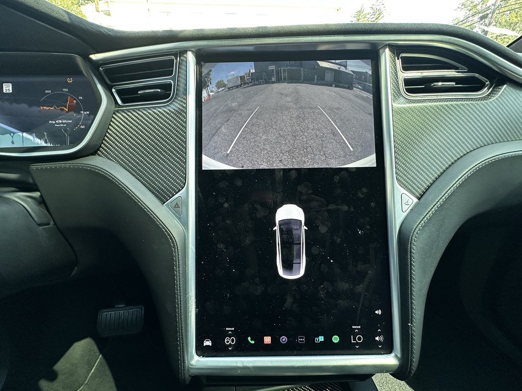 2016 Tesla Model X Image 13