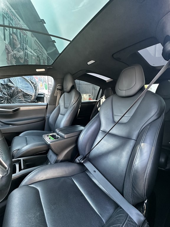 2016 Tesla Model X Image 14