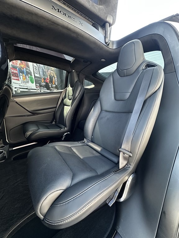 2016 Tesla Model X Image 15