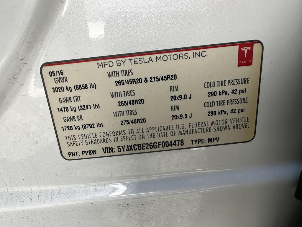2016 Tesla Model X Image 17