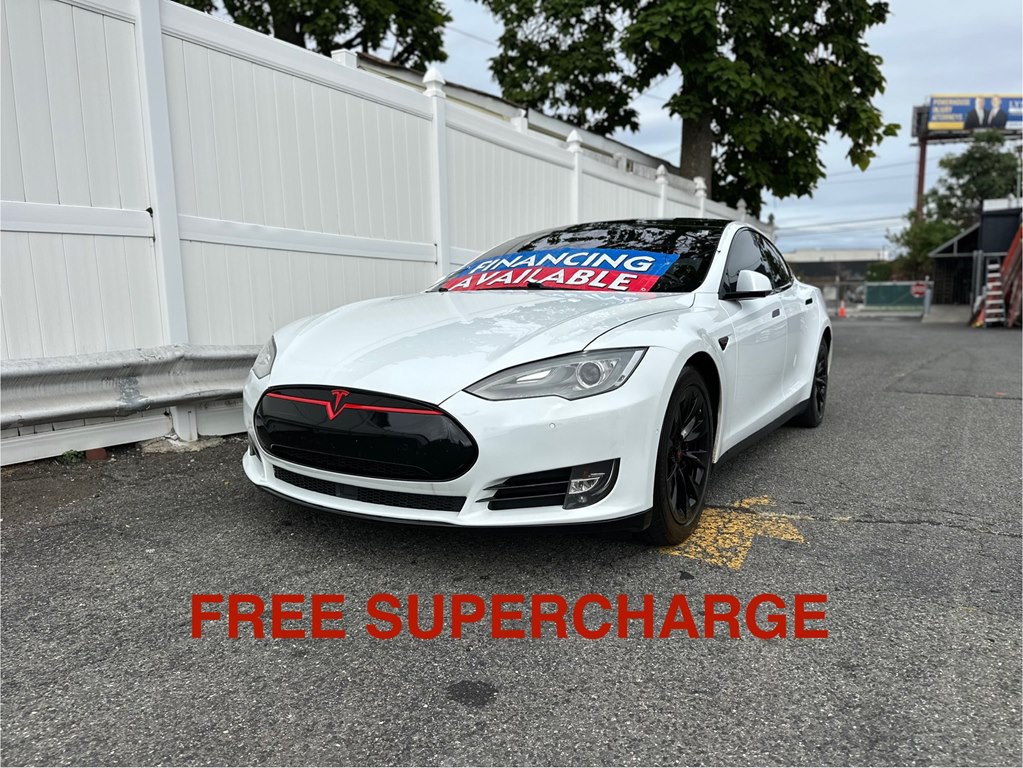2015 Tesla Model S Image 1