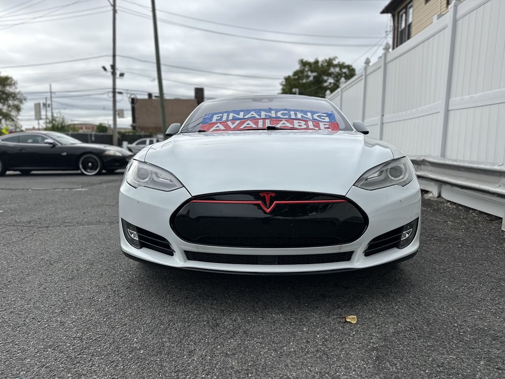 2015 Tesla Model S Image 2